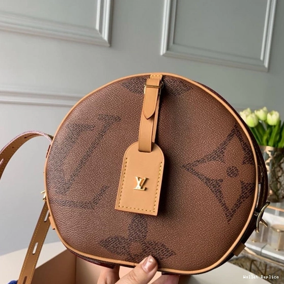 Affordable PETITE Louis CHAPEAU Vuitton BOITE 0814